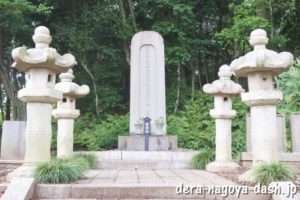 徳川源明公墓碑(小牧山史跡公園)