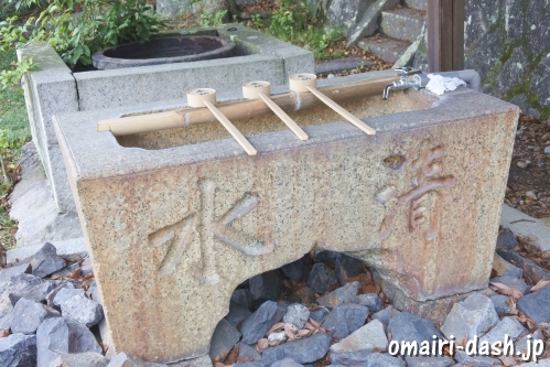 山口八幡社(愛知県瀬戸市)手水鉢(梅村容子寄進)