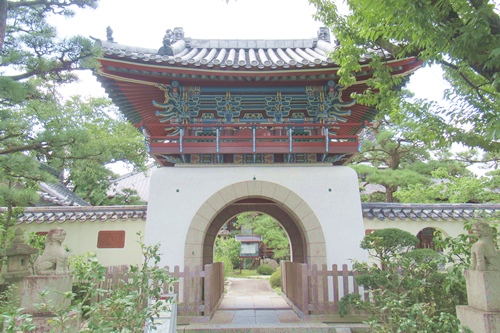 松秀寺(愛知県刈谷市)山門(朝鮮式鐘楼門)