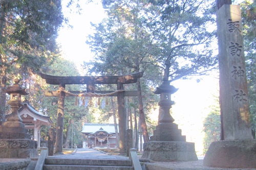 諏訪神社(岐阜県多治見市根本町)鳥居と社号標