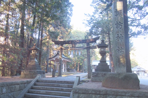 諏訪神社(岐阜県多治見市根本町)鳥居と社号標01