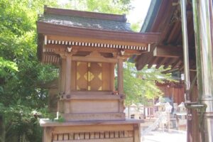 素盞男神社(名古屋市中村区)手水舎脇社殿