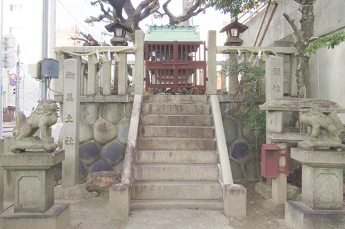 須佐之男社(中村区太閤3)社殿と社号標