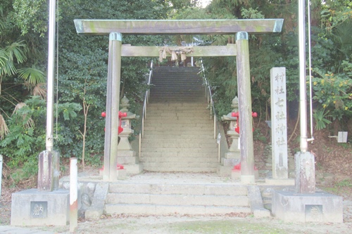 半月七社神社(愛知県大府市)鳥居と社号標