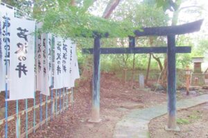 景清神社(芦沢の井・愛知県大府市)二の鳥居と奉納幟