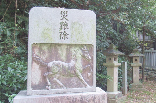 半月七社神社(愛知県大府市)神馬碑