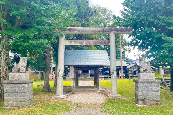 諏訪護國神社(長野県諏訪市)鳥居と神門01