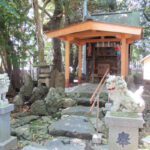 猿田彦神社(氣比神宮末社)社殿と狛犬01